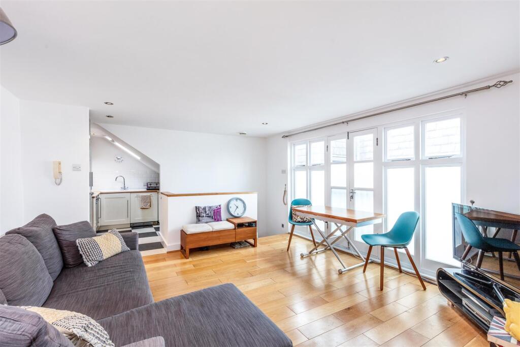 2 bed 1st Floor Flat for rent in Barnes. From James Anderson - East Sheen - Lettings