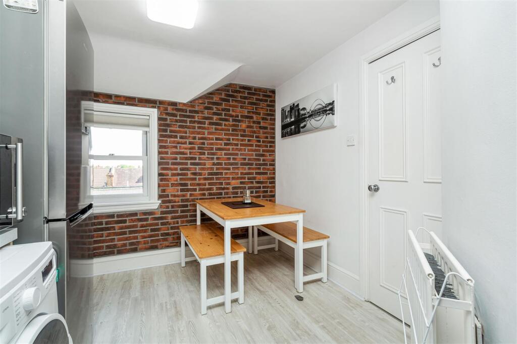 1 bed 1st Floor Flat for rent in Barnes. From James Anderson - East Sheen - Lettings
