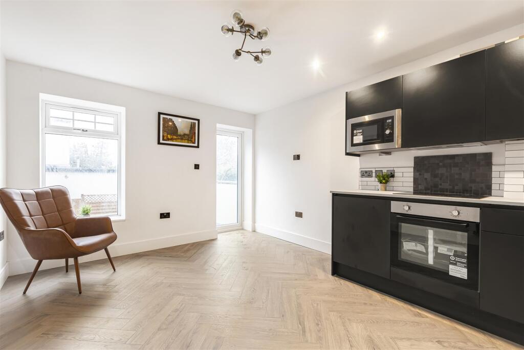 1 bed 1st Floor Flat for rent in Richmond. From James Anderson - East Sheen - Lettings