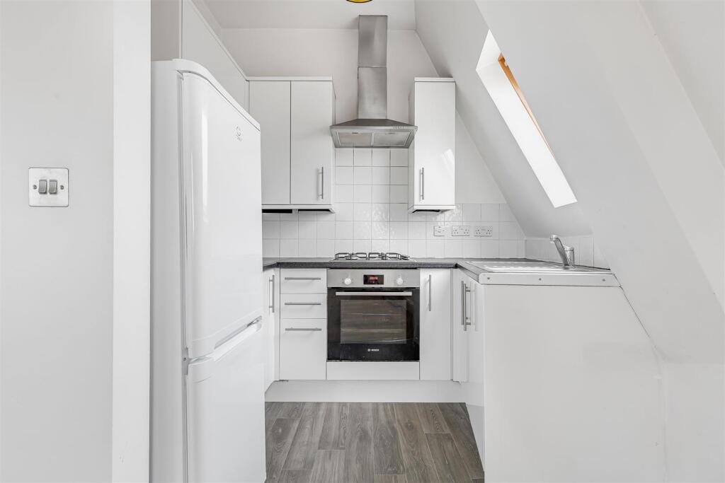 2 bed 1st Floor Flat for rent in Barnes. From James Anderson - East Sheen - Lettings