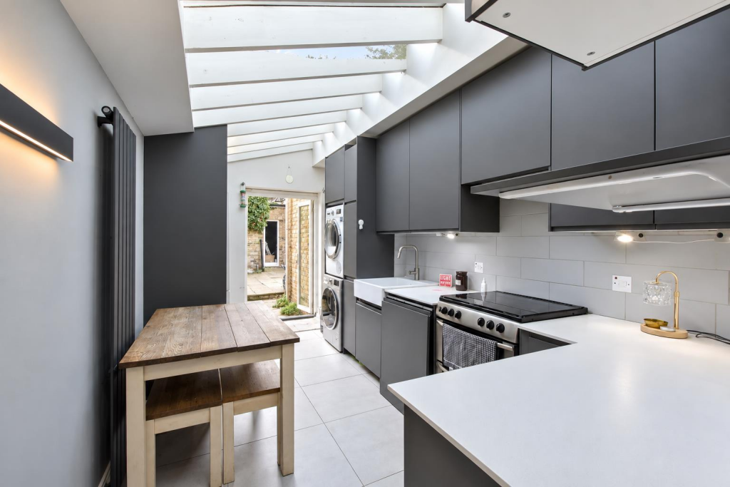 2 bed 1st Floor Flat for rent in London. From James Anderson - East Sheen - Lettings
