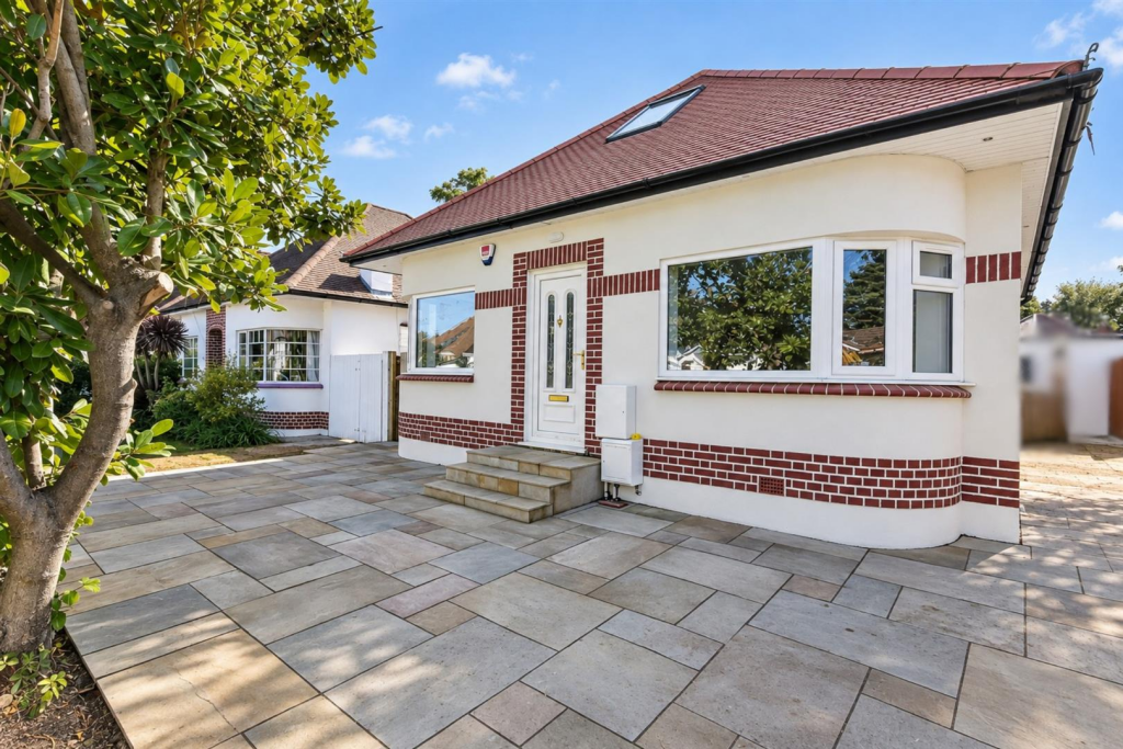3 bed Detached for rent in Twickenham. From James Anderson - East Sheen - Lettings