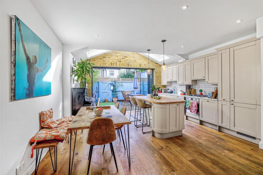 3 bed Mid Terraced House for rent in London. From James Anderson - East Sheen - Lettings