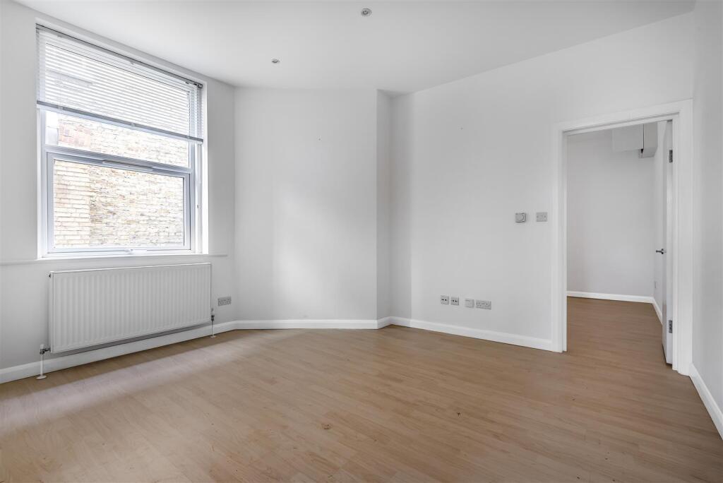 1 bed 1st Floor Flat for rent in Barnes. From James Anderson - East Sheen - Lettings