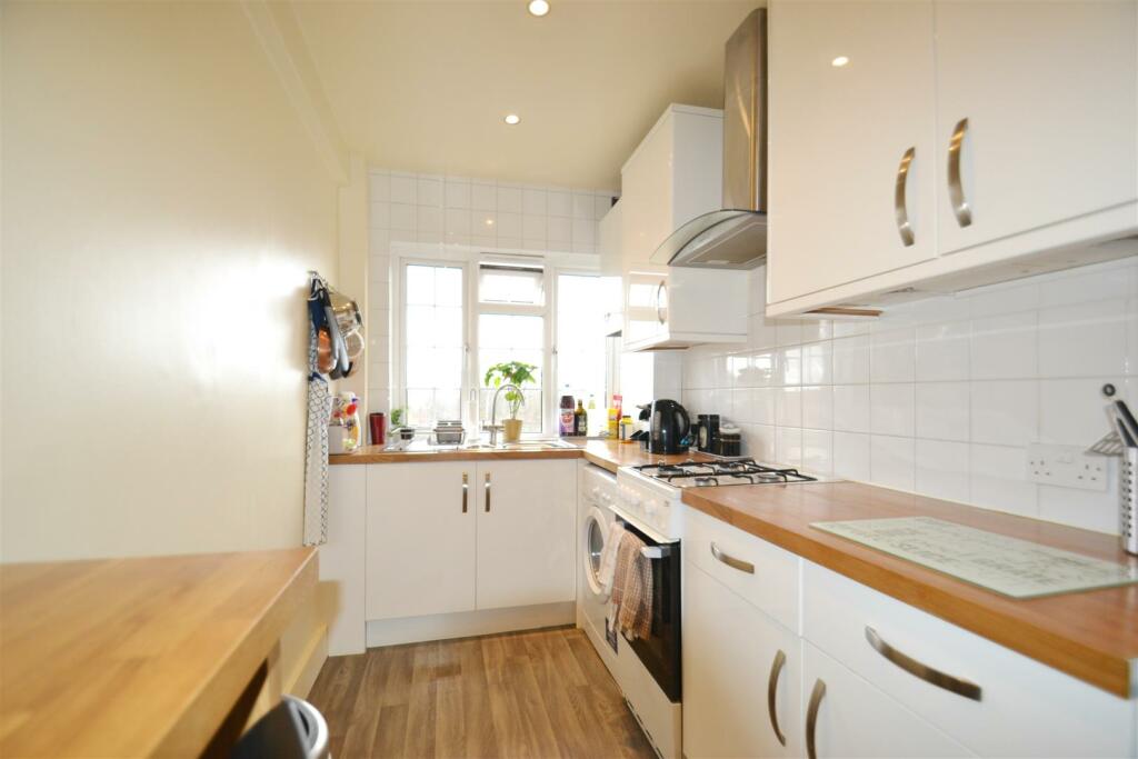 2 bed Flat for rent in Barnes. From James Anderson - Sales