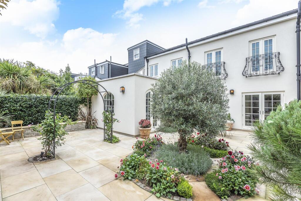 5 bed End of Terrace for rent in Barnes. From James Anderson - Barnes - Lettings