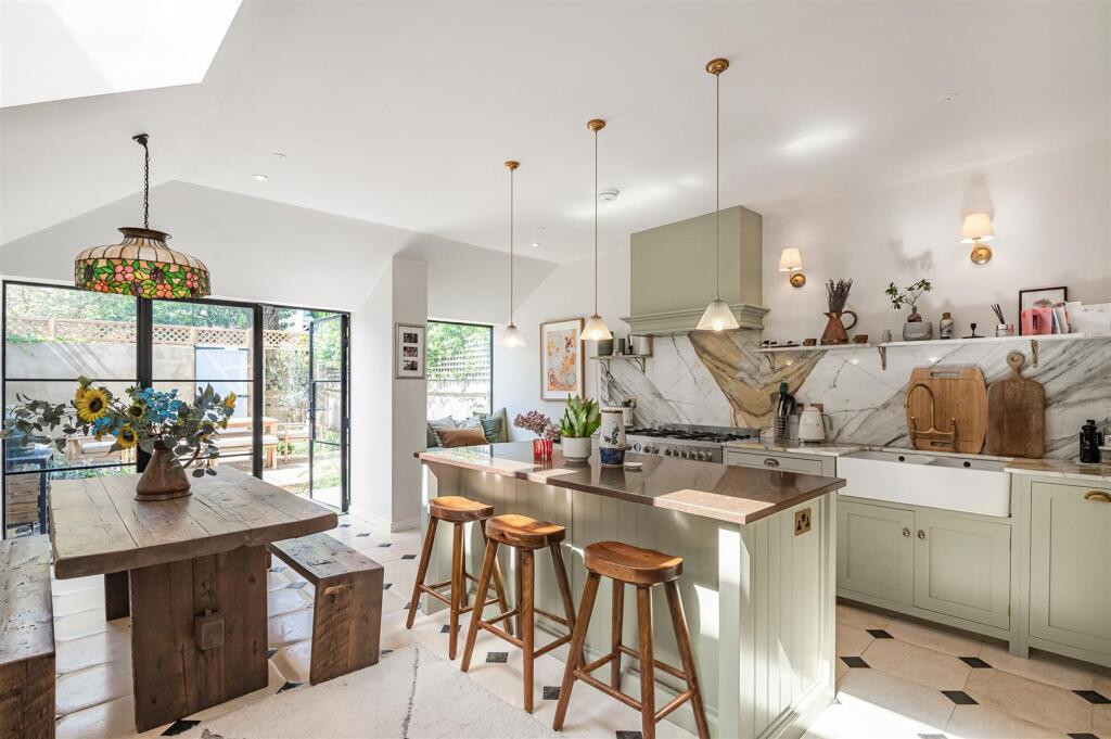 4 bed Mid Terraced House for rent in Barnes. From James Anderson - Barnes - Lettings