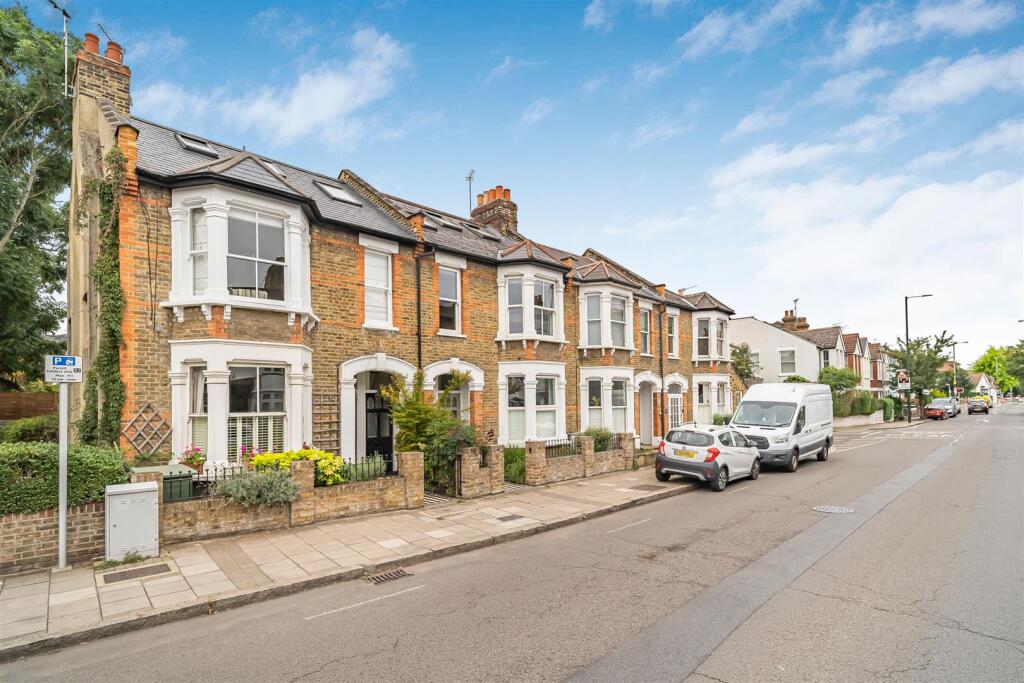 1 bed 1st Floor Flat for rent in Barnes. From James Anderson - Barnes - Lettings