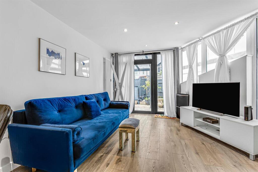 1 bed 1st Floor Flat for rent in Barnes. From James Anderson - Barnes - Lettings