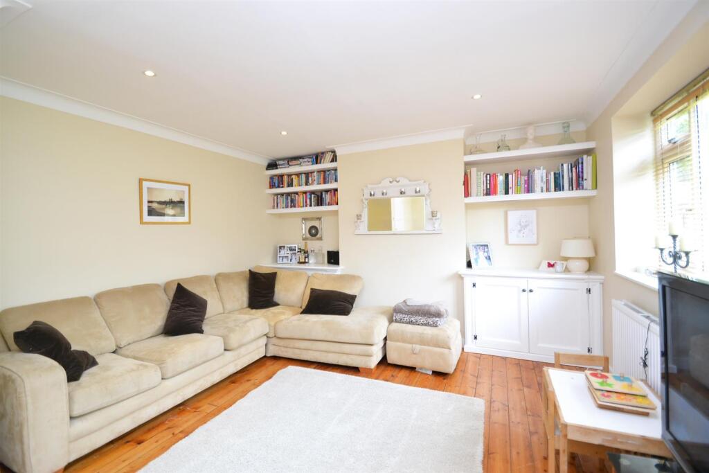 3 bed 1st Floor Flat for rent in Barnes. From James Anderson - Barnes - Lettings