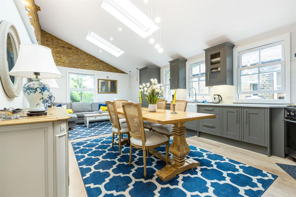 3 bed 1st Floor Flat for rent in Barnes. From James Anderson - Barnes - Lettings