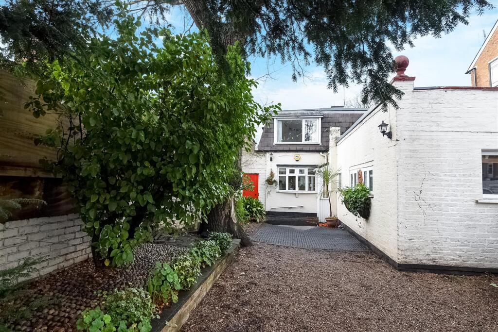 4 bed Detached for rent in Barnes. From James Anderson - Barnes - Lettings