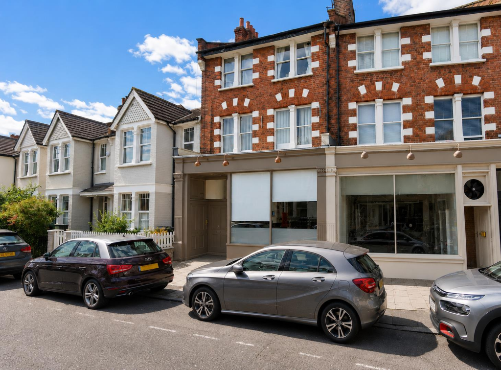 2 bed 1st Floor Flat for rent in London. From James Anderson - Barnes - Lettings