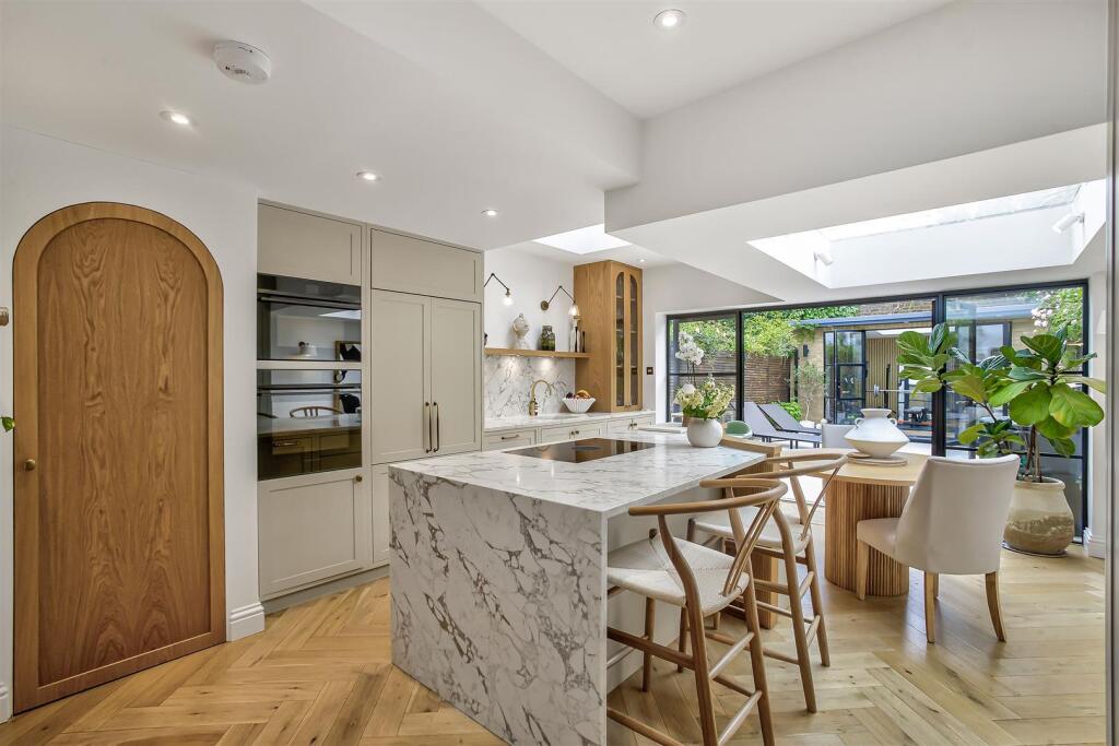 4 bed Detached for rent in Barnes. From James Anderson - Barnes - Lettings 4 bed Detached for rent in Barnes. From James Anderson - Barnes - Lettings