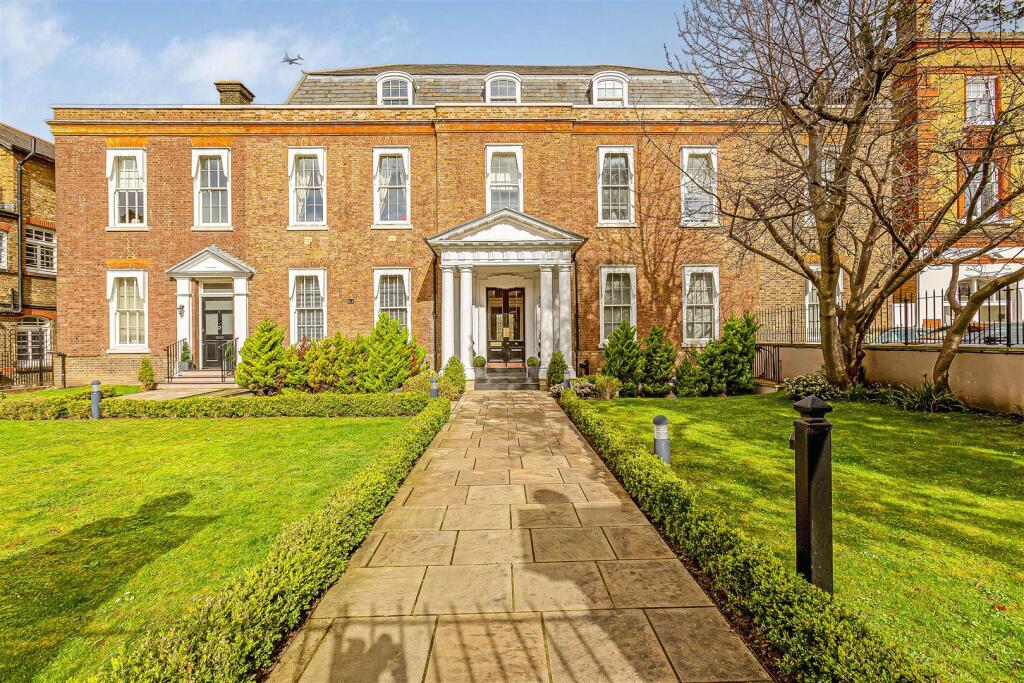 2 bed 1st Floor Flat for rent in London. From James Anderson - Barnes - Lettings