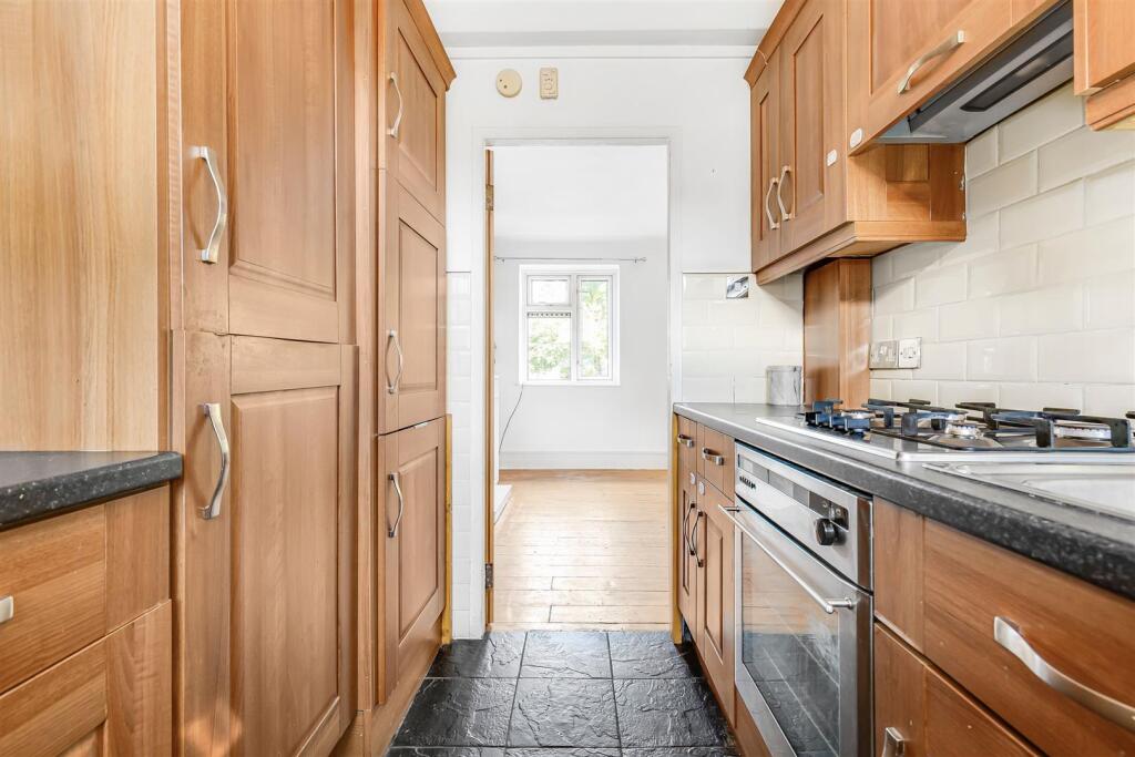 3 bed 1st Floor Flat for rent in London. From James Anderson - Barnes - Lettings