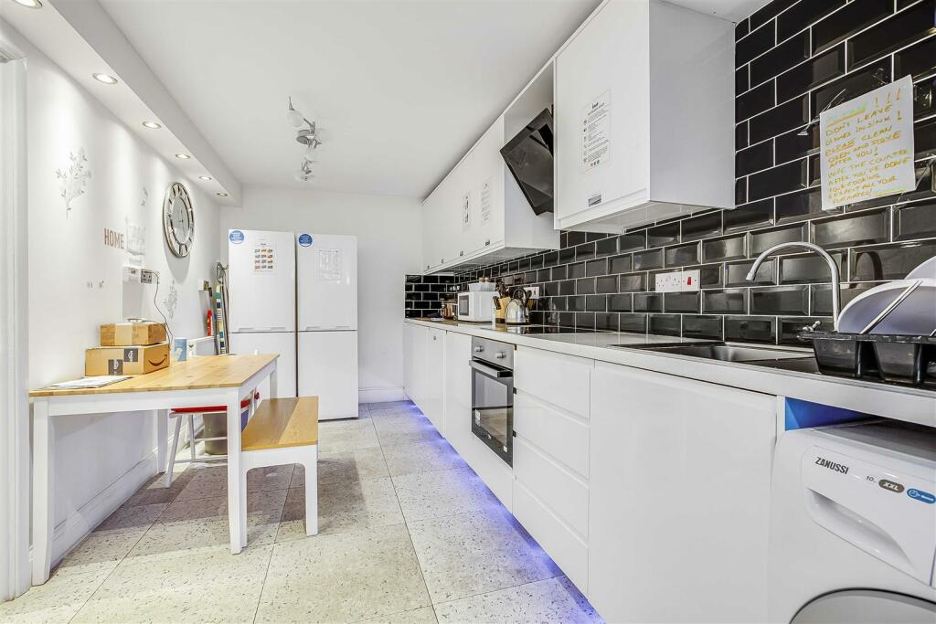 5 bed Flat for rent in London. From James Anderson - Sales