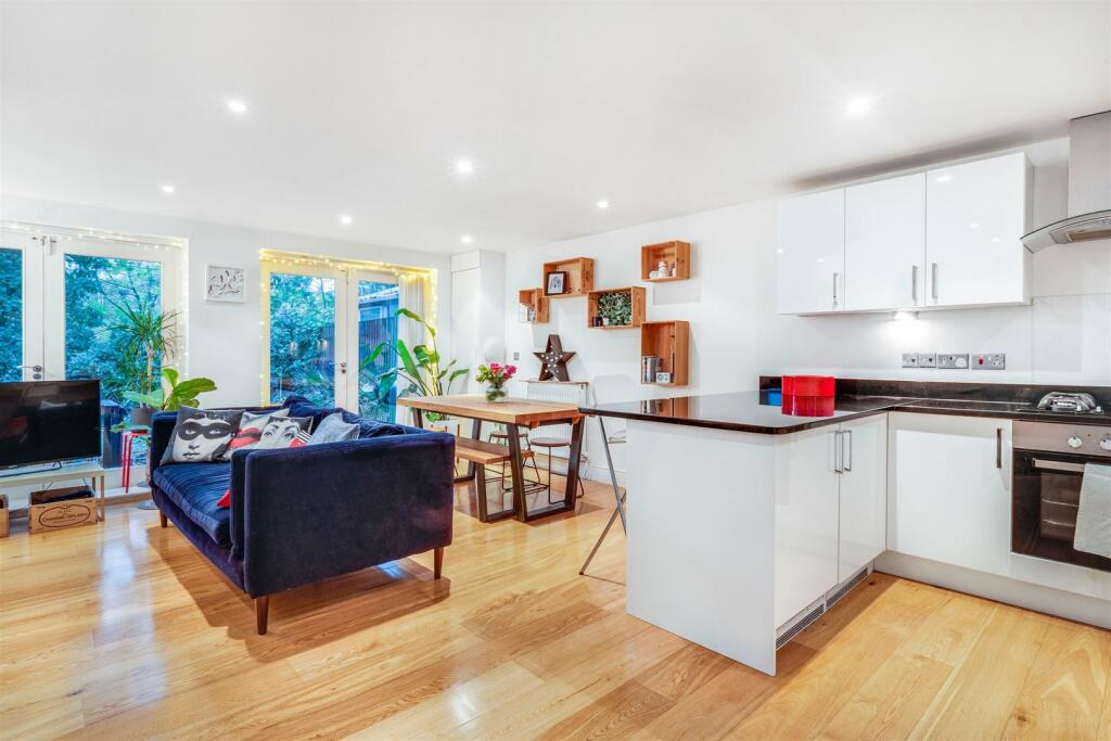 2 bed Flat for rent in London. From James Anderson - Sales