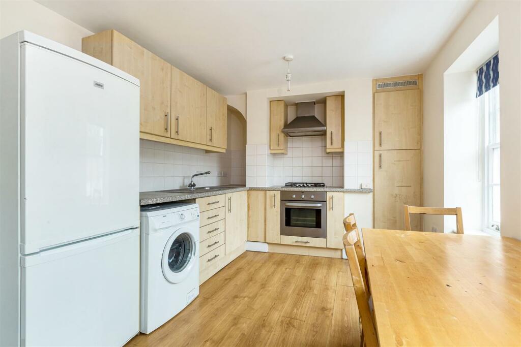 2 bed Flat for rent in Putney. From James Anderson - Sales