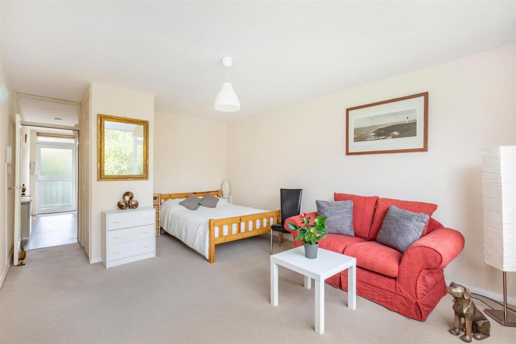0 bed Studio for rent in Putney. From James Anderson - East Putney - Lettings