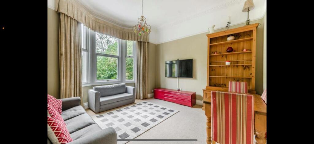 1 bed 1st Floor Flat for rent in London. From James Anderson - East Putney - Lettings