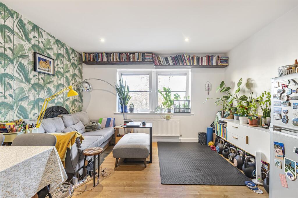 1 bed 1st Floor Flat for rent in London. From James Anderson - East Putney - Lettings