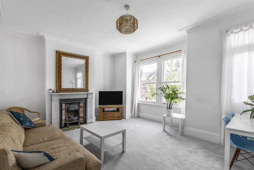 1 bed 1st Floor Flat for rent in London. From James Anderson - East Putney - Lettings