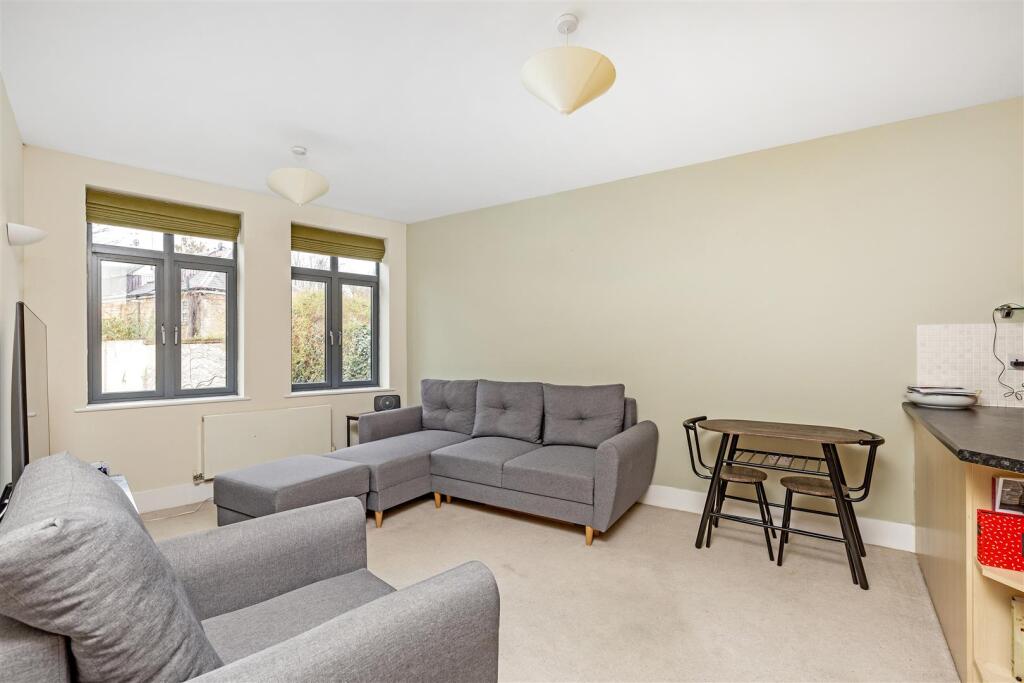 2 bed 1st Floor Flat for rent in Putney. From James Anderson - East Putney - Lettings