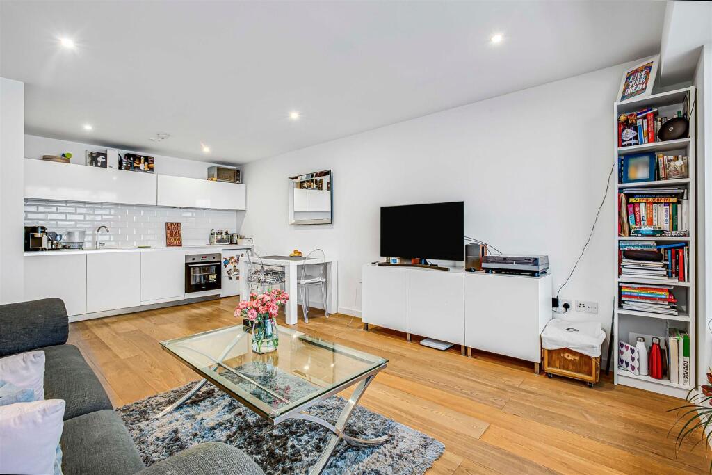 1 bed 1st Floor Flat for rent in Wandsworth. From James Anderson - East Putney - Lettings 1 bed 1st Floor Flat for rent in Wandsworth. From James Anderson - East Putney - Lettings