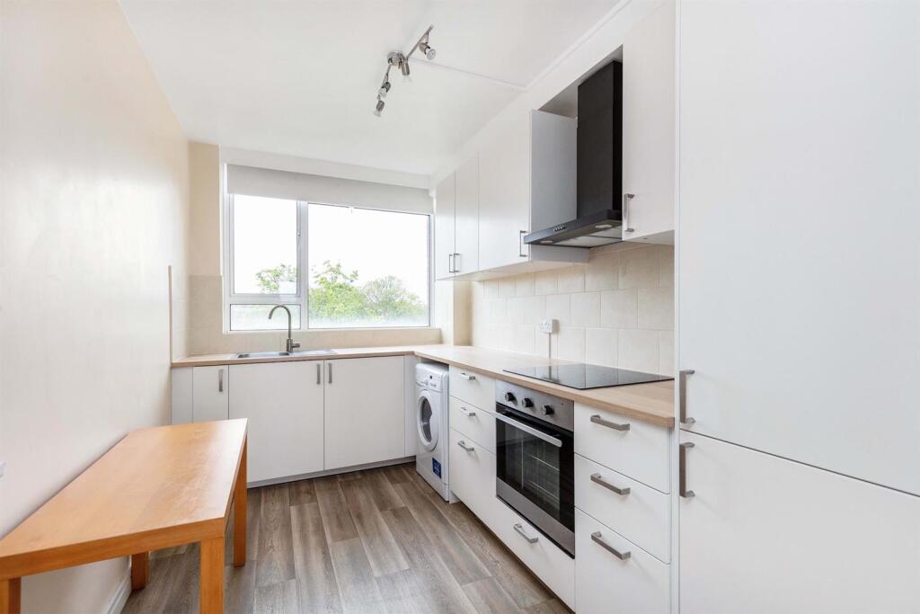 2 bed 1st Floor Flat for rent in Putney. From James Anderson - East Putney - Lettings