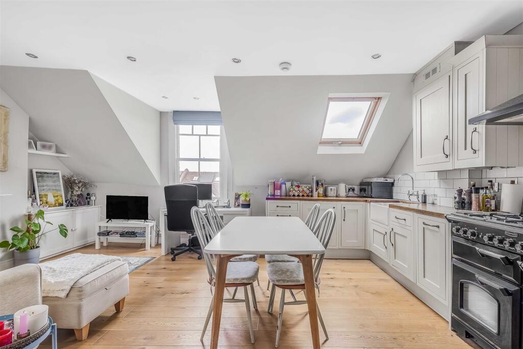 2 bed 1st Floor Flat for rent in Putney. From James Anderson - East Putney - Lettings