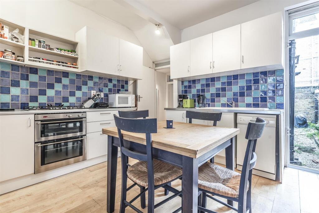 1 bed 1st Floor Flat for rent in Putney. From James Anderson - East Putney - Lettings