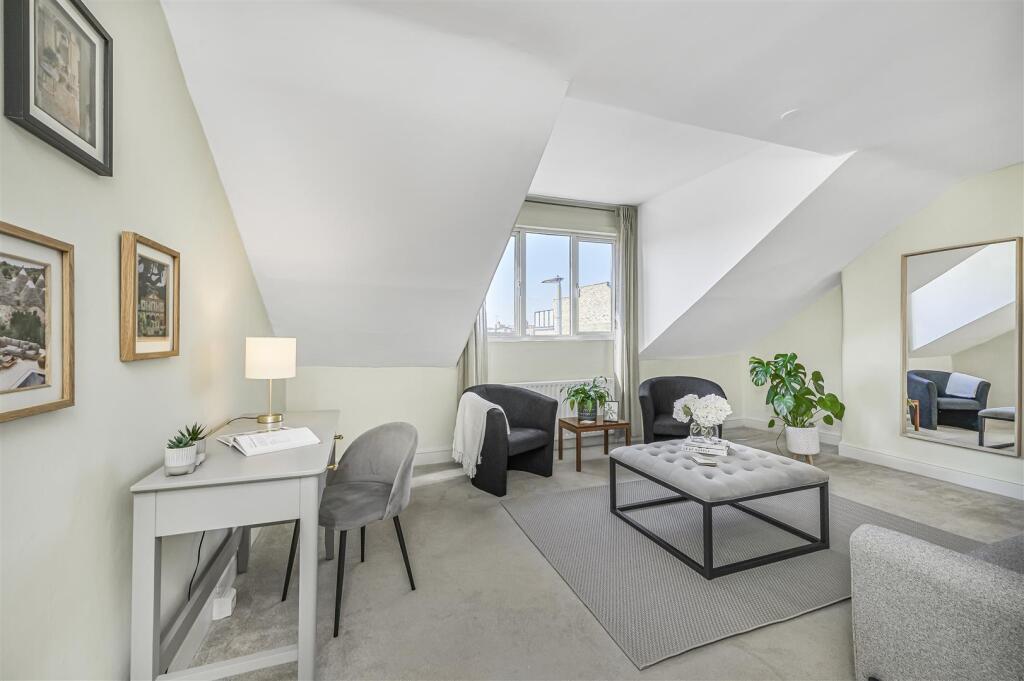 1 bed 1st Floor Flat for rent in Putney. From James Anderson - East Putney - Lettings