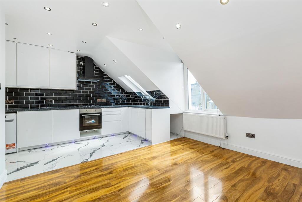 2 bed 1st Floor Flat for rent in Putney. From James Anderson - East Putney - Lettings 2 bed 1st Floor Flat for rent in Putney. From James Anderson - East Putney - Lettings