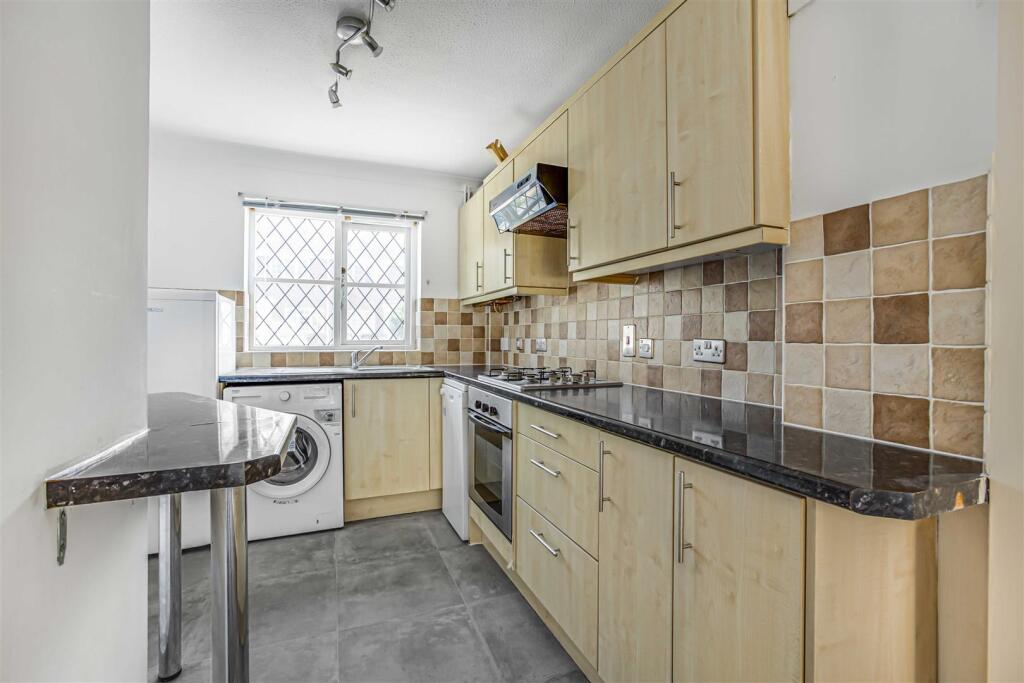3 bed Detached for rent in Ewell. From James Anderson - East Putney - Lettings 3 bed Detached for rent in Ewell. From James Anderson - East Putney - Lettings