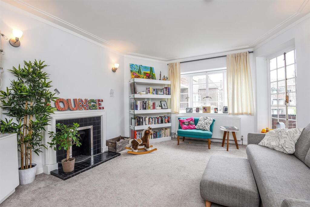 3 bed 1st Floor Flat for rent in Putney. From James Anderson - East Putney - Lettings