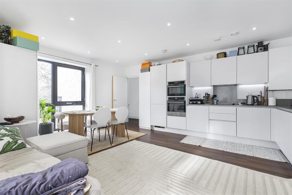 2 bed 1st Floor Flat for rent in Putney. From James Anderson - East Putney - Lettings 2 bed 1st Floor Flat for rent in Putney. From James Anderson - East Putney - Lettings