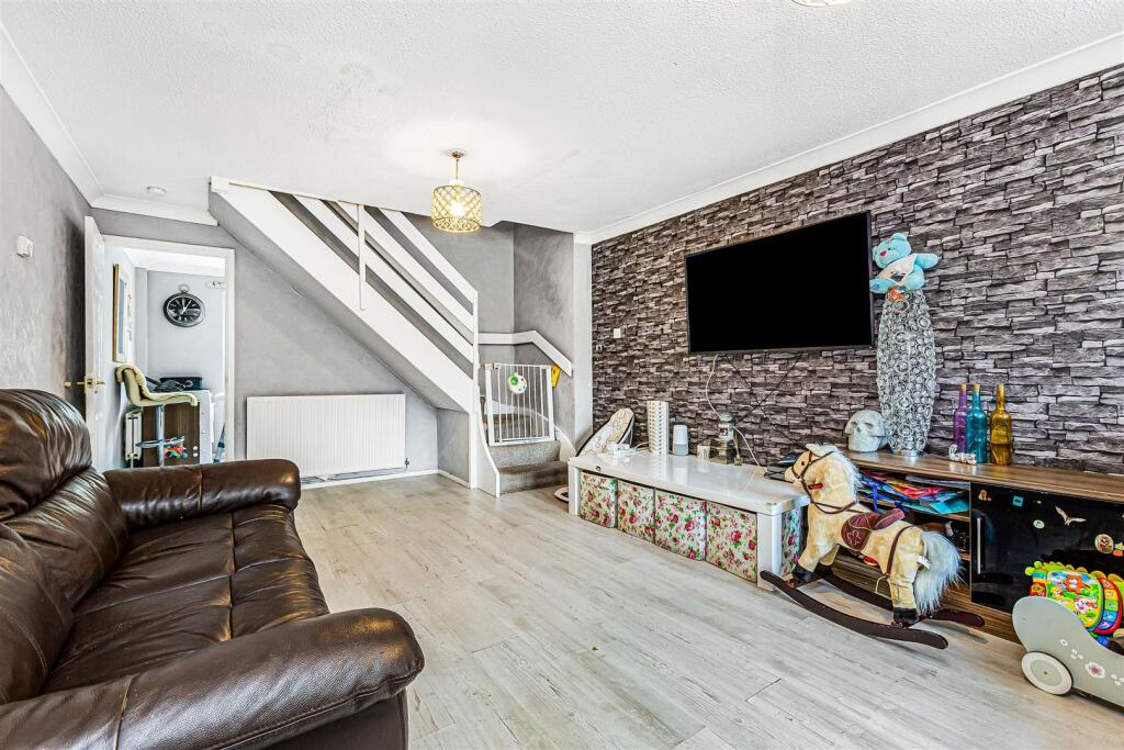 2 bed Mid Terraced House for rent in Epsom. From James Anderson - East Putney - Lettings 2 bed Mid Terraced House for rent in Epsom. From James Anderson - East Putney - Lettings