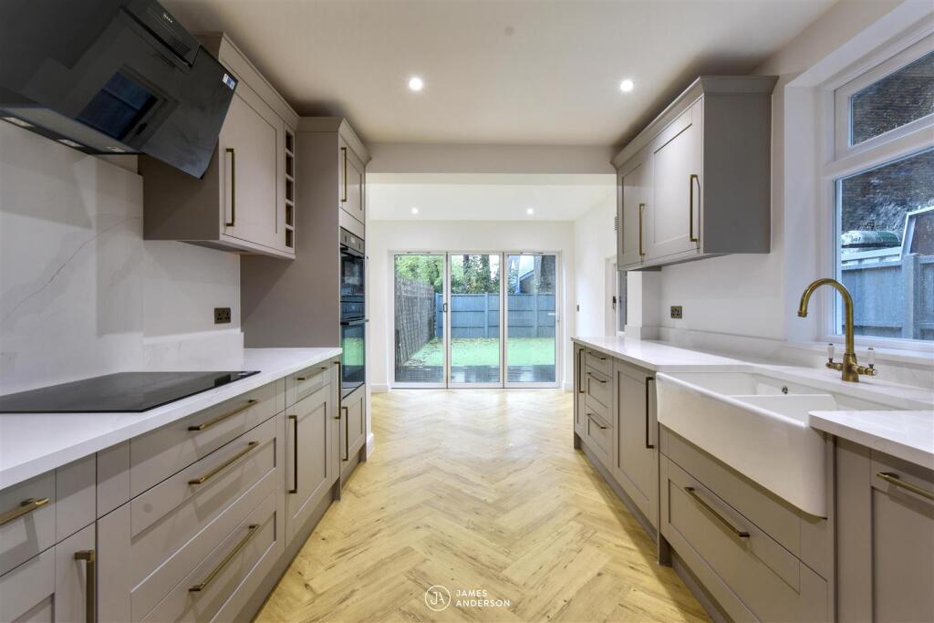 4 bed Detached for rent in Putney. From James Anderson - East Putney - Lettings