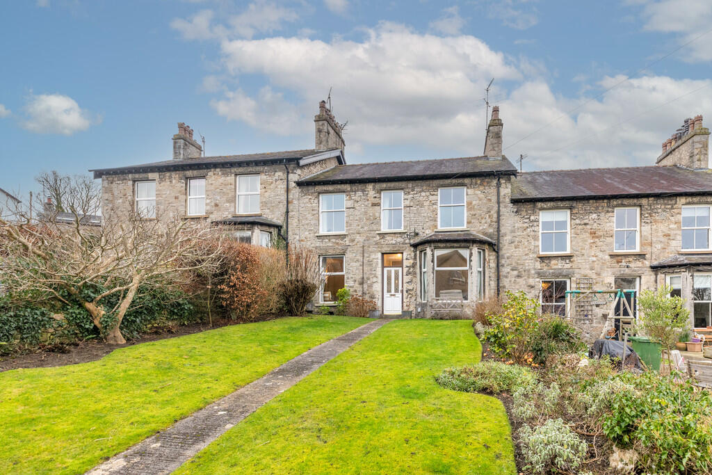 2 bed House (unspecified) for rent in Arnside. From Hackney & Leigh - Kendal 2 bed House (unspecified) for rent in Arnside. From Hackney & Leigh - Kendal
