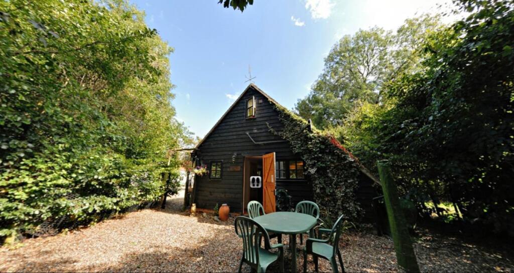 2 bed Cottage for rent in Dedham. From Concord Property Limited - Mistley 2 bed Cottage for rent in Dedham. From Concord Property Limited - Mistley