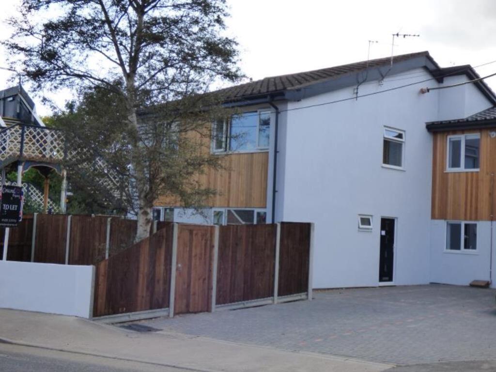 2 bed 1st Floor Flat for rent in Alresford. From Concord Property Limited - Mistley