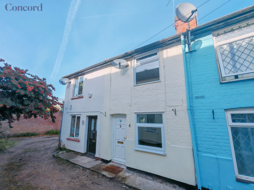 2 bed Mid Terraced House for rent in Colchester. From Concord Property Limited - Mistley