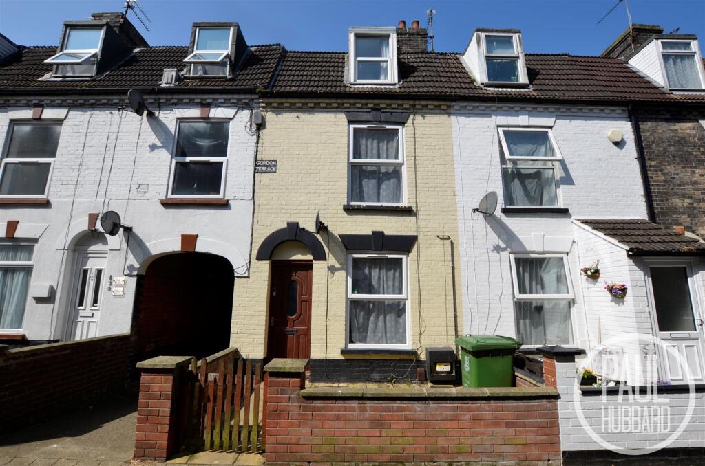 3 bed Mid Terraced House for rent in Great Yarmouth. From Paul Hubbard Estate Agents - Lowestoft