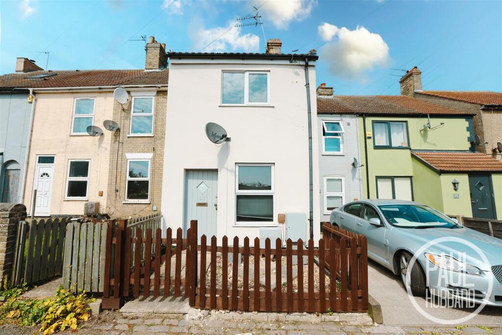 3 bed Mid Terraced House for rent in Lowestoft. From Paul Hubbard Estate Agents - Lowestoft