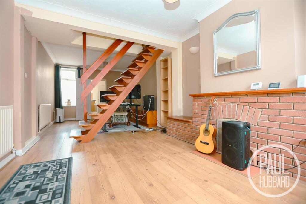 3 bed Mid Terraced House for rent in Lowestoft. From Paul Hubbard Estate Agents - Lowestoft 3 bed Mid Terraced House for rent in Lowestoft. From Paul Hubbard Estate Agents - Lowestoft