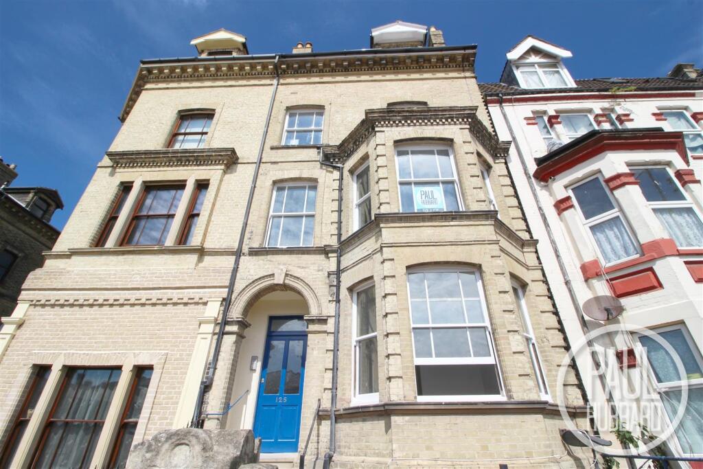1 bed 1st Floor Flat for rent in Kessingland. From Paul Hubbard Estate Agents - Lowestoft 1 bed 1st Floor Flat for rent in Kessingland. From Paul Hubbard Estate Agents - Lowestoft
