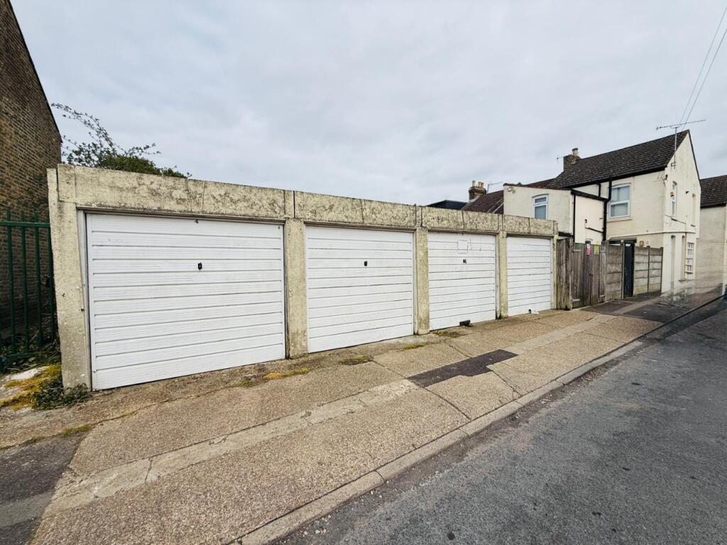 0 bed Garages for rent in Chatham. From Jacksons Estate Agents - Gillingham