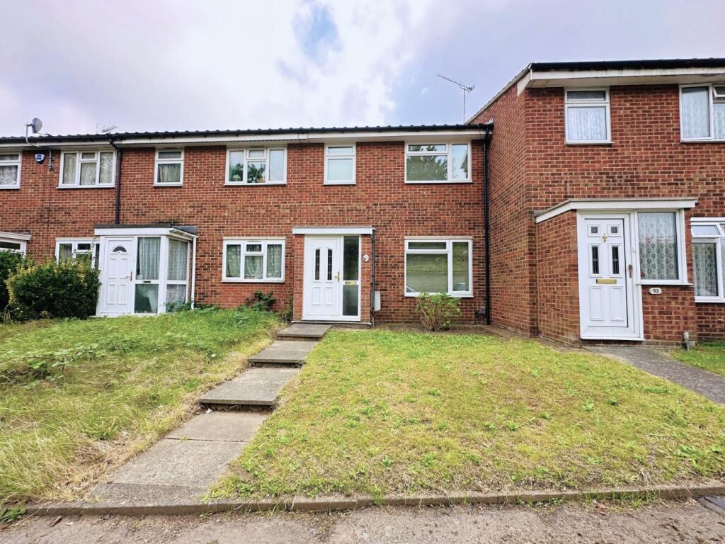 3 bed Mid Terraced House for rent in Moor Street. From Jacksons Estate Agents - Gillingham