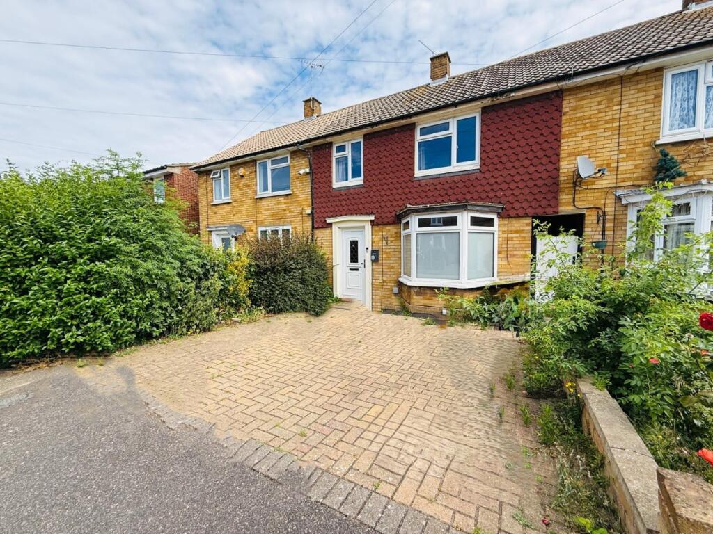 3 bed Mid Terraced House for rent in Moor Street. From Jacksons Estate Agents - Gillingham